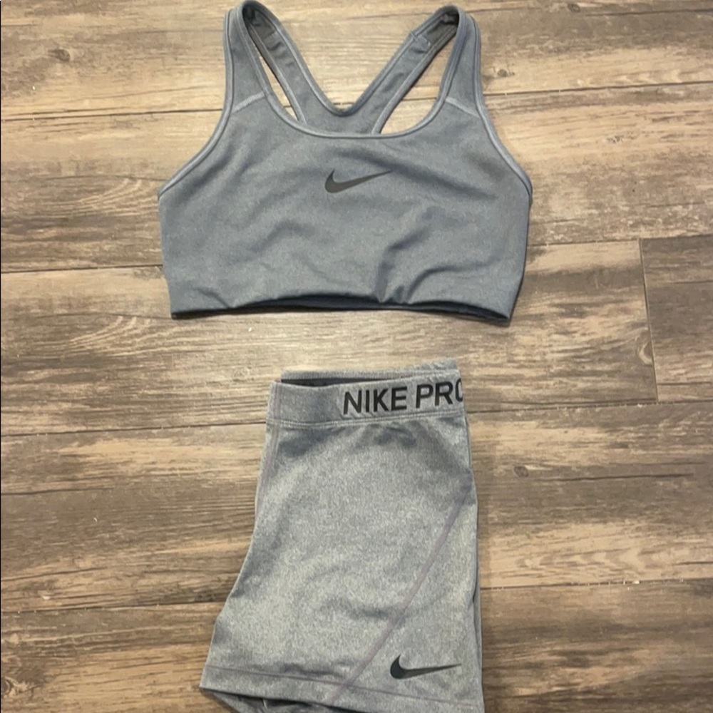 Grey Nike pro set